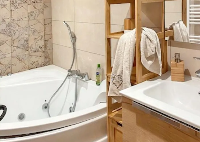 Chaleureux A Champagny-en-vanoise Avec Jacuzzi Chalet La Plagne