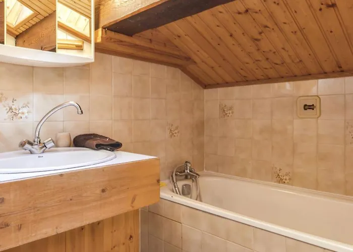 Chaleureux A Champagny-en-vanoise Avec Jacuzzi Chalet