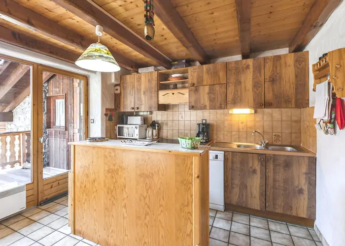 Chalet Chaleureux A Champagny-en-vanoise Avec Jacuzzi